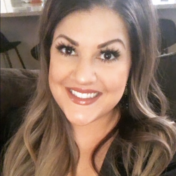 Meet your Posher, Leah - Picture 1 of 1